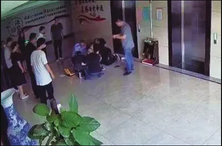 AED除颤救人案例.png